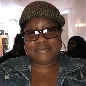 Meet your Posher, Angela